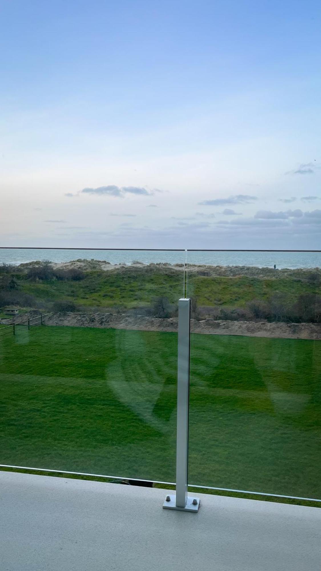 Superbe Studio Avec Une Magnifique Vue Sur La Mer. De Panne Exterior foto